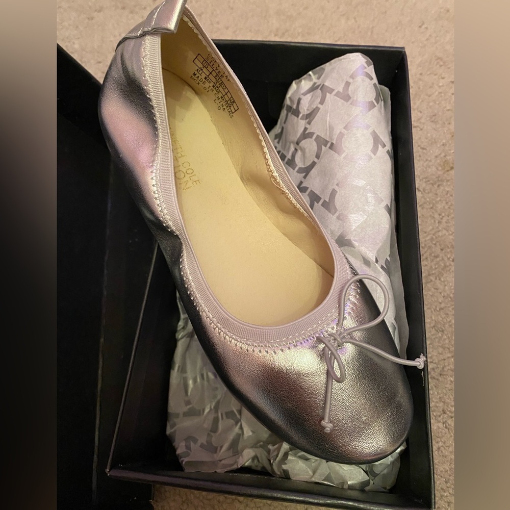 Kenneth Cole Reaction girls silver ballet flats NIB